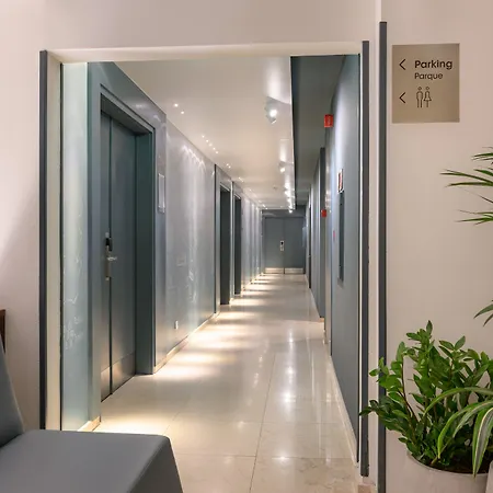 Meliá Oriente Hotel 4*