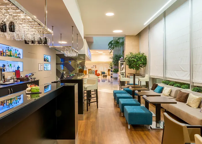 Готель Melia Oriente 4*